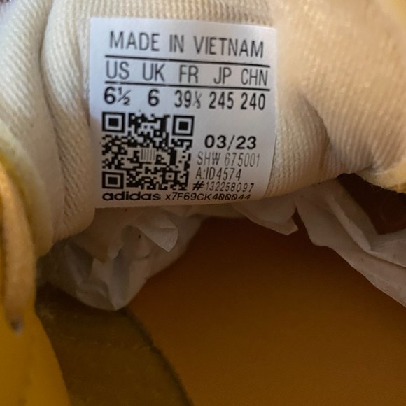 NWT adidas Bermuda Sneakers in Yellow & Gold Size UK 6 - FIT LIKE US WOMEN'S 8 - Picture 4 of 5